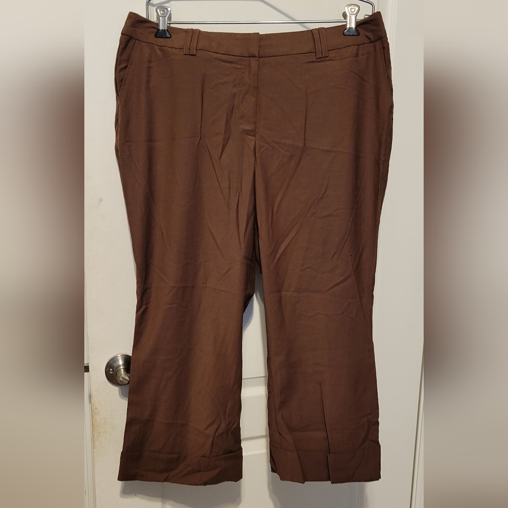 NWOT Worthington women's cropped dress pants. Size 16.